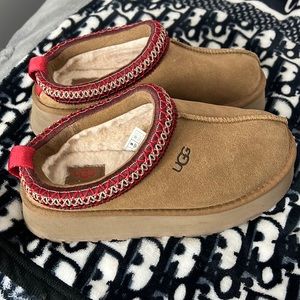 UGG TAZZ SIZE 5